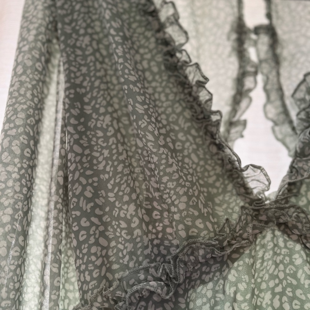 Dress - Picture 3 of 8